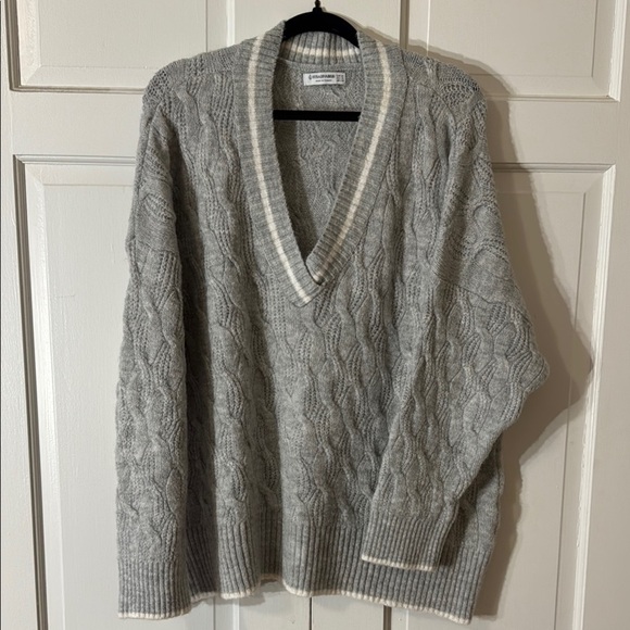 Stradivarius Gray Oversized V-Neck Sweater with Cable Knit Design NWOT - Picture 1 of 7